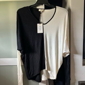 Black and cream sweater one size tag I’m a medium large and fit me good